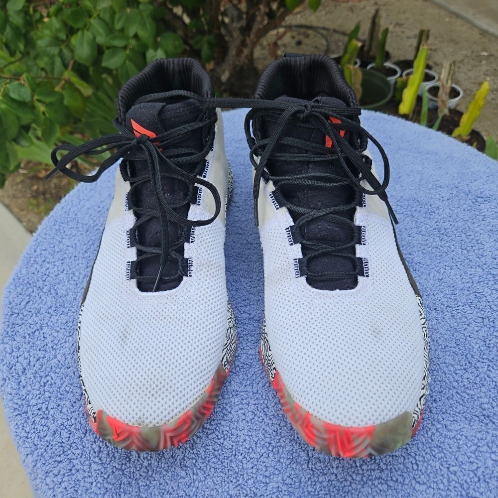Adidas dame 5